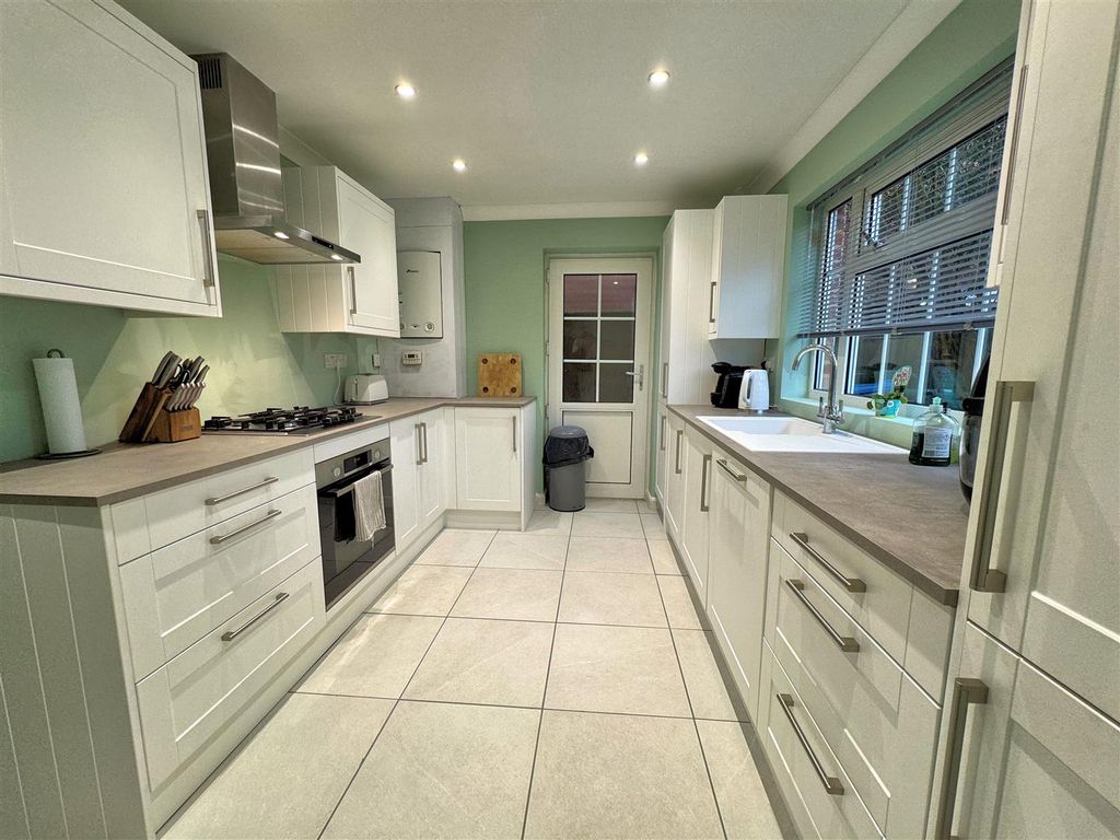 4 bed detached house for sale in Barnett Way, Bierton, Aylesbury HP22, £565,000