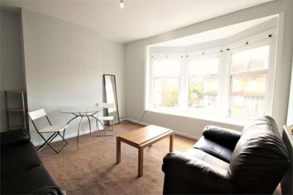 3 bed flat to rent in Headstone Road, Harrow HA1, £1,800 pcm