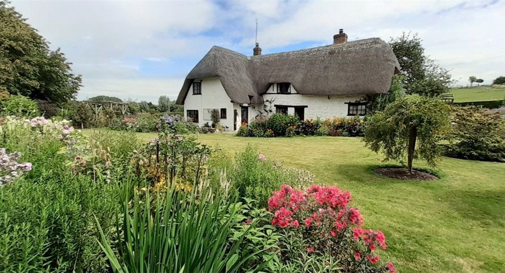 3 bed cottage for sale in Lockeridge, Marlborough, Wiltshire SN8, £1,000,000