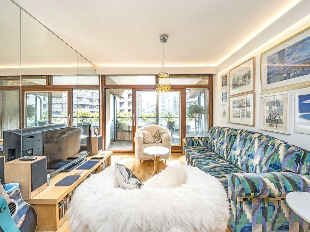 1 bed flat for sale in Barbican, London EC2Y, £715,000