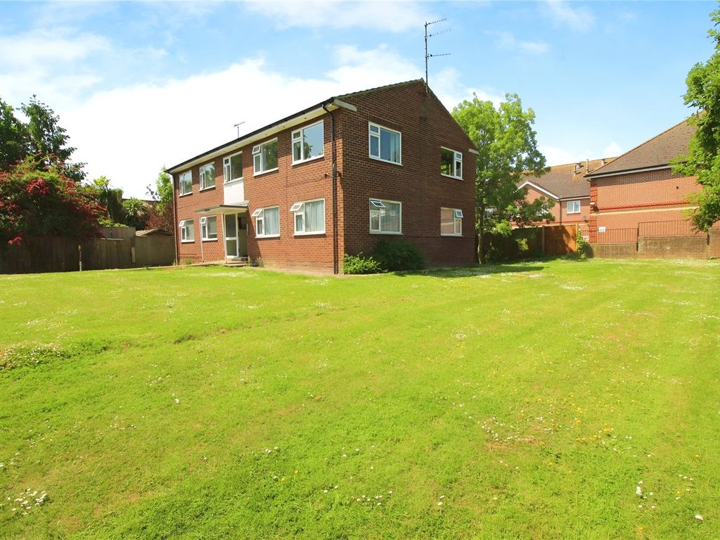 2 bed flat for sale in Walnut Walk, Polegate, East Sussex BN26, £175,000