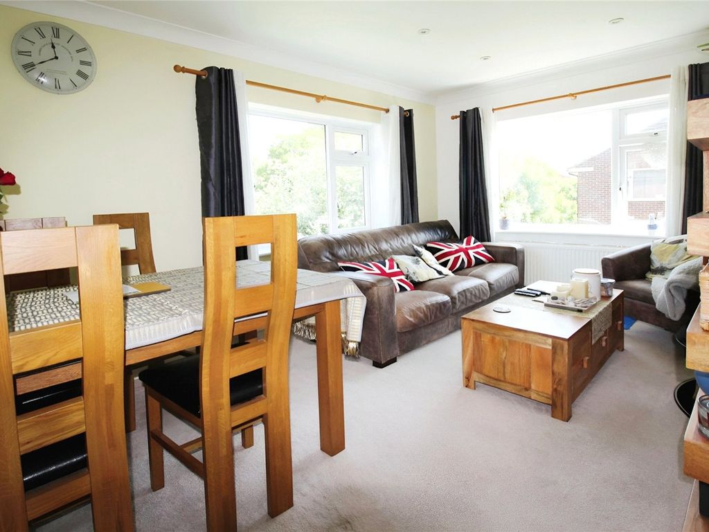 2 bed flat for sale in Walnut Walk, Polegate, East Sussex BN26, £175,000