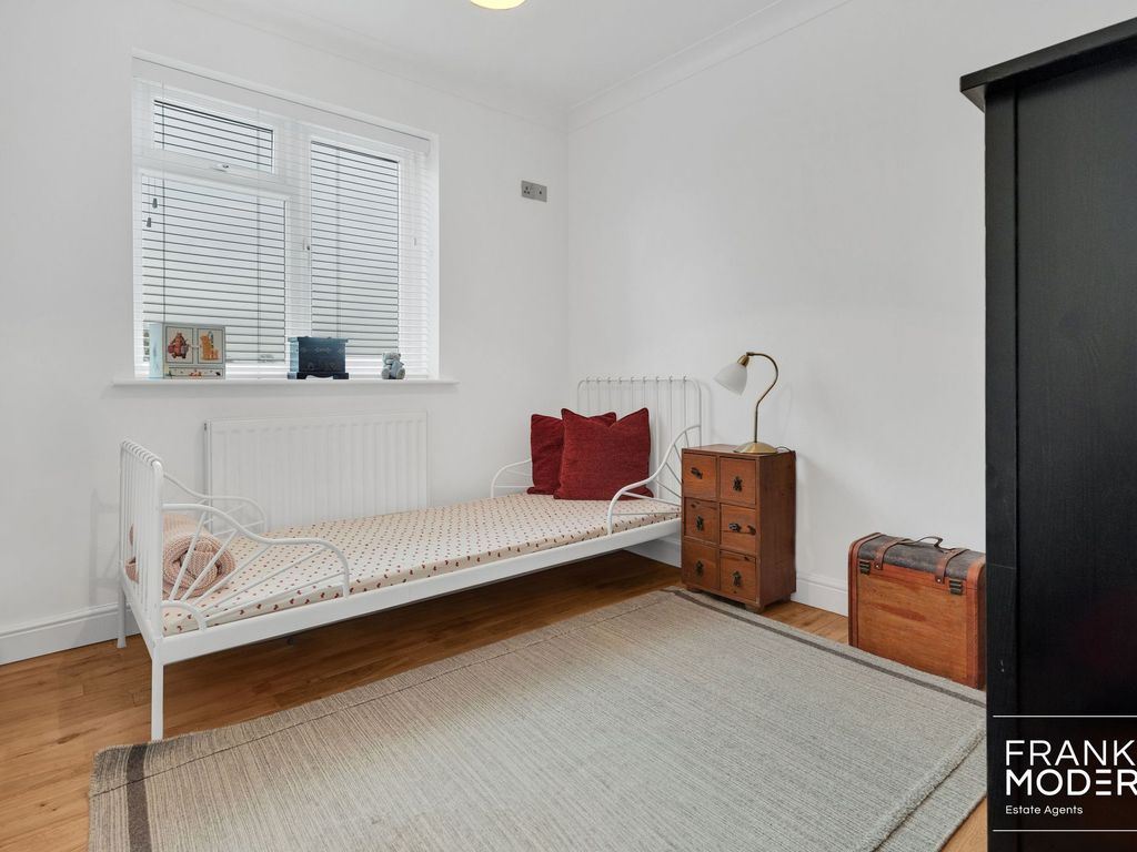 4 bed detached house for sale in Elizabethan Way, Brampton PE28, £400,000