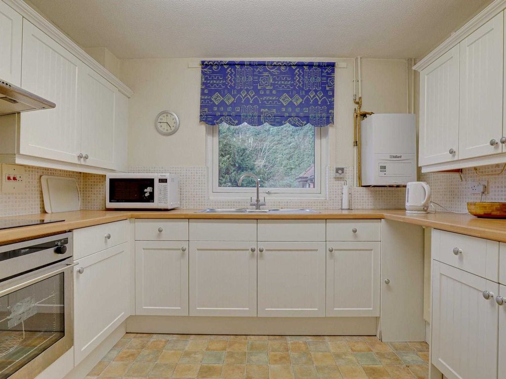 1 bed flat for sale in Woodrow Court, Caversham RG4, £150,000