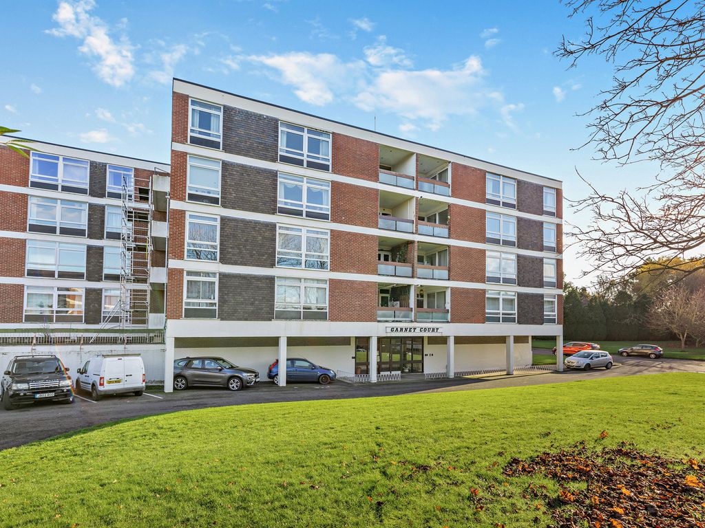 2 bed flat for sale in Chelmscote Road, Solihull B92, £210,000