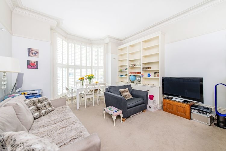 2 bed flat to rent in Warwick Gardens, London W14, £3,795 pcm
