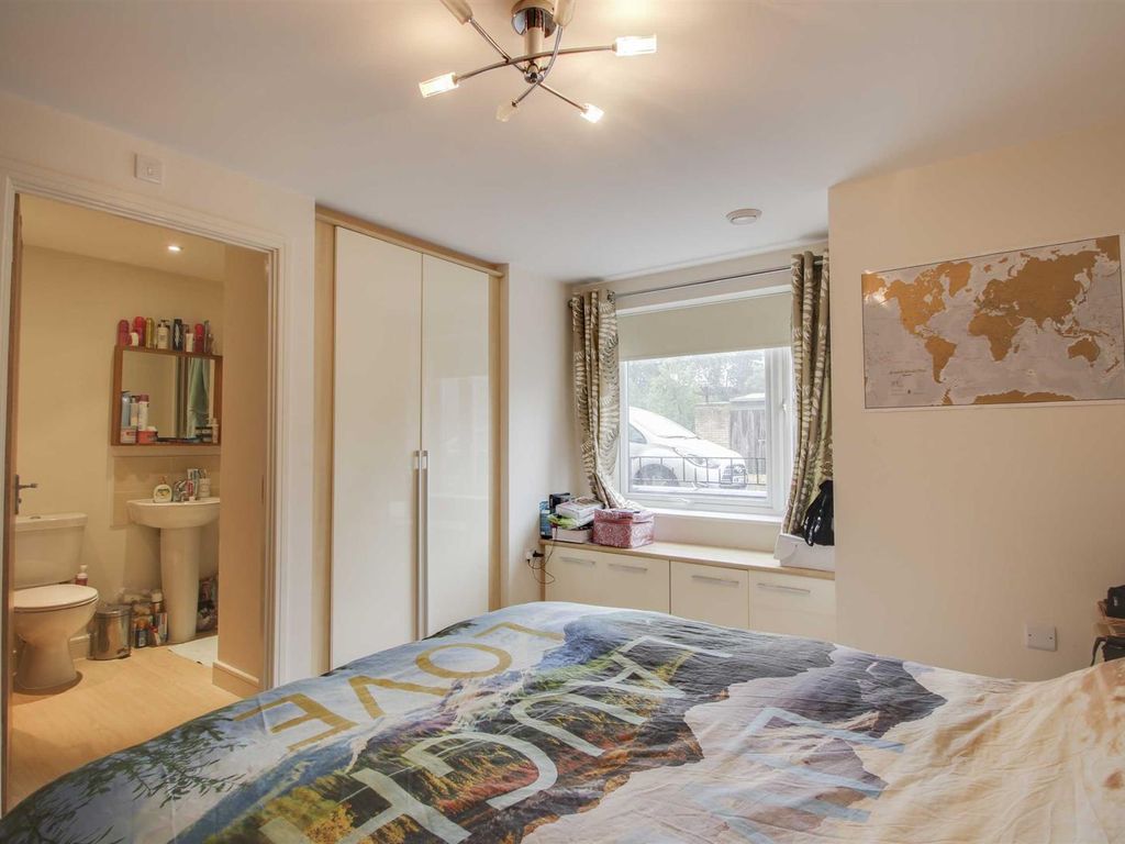 2 bed flat to rent in Fitzwilliam Street, Bletchley, Milton Keynes MK3, £1,200 pcm