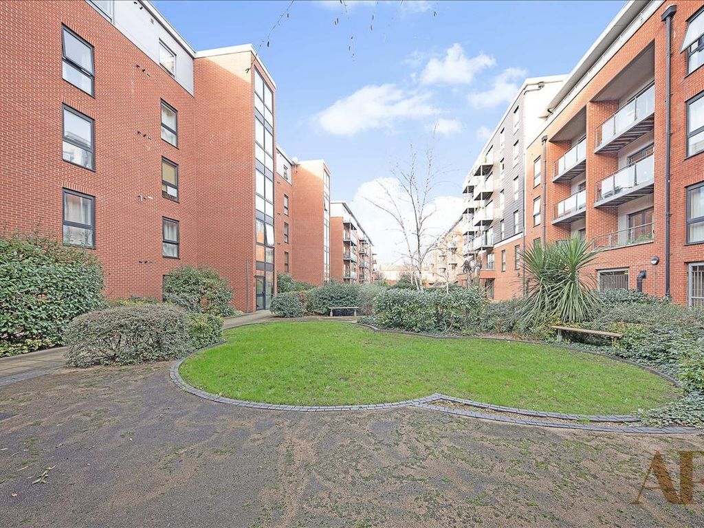1 bed flat to rent in Windsor Court, Mostyn Grove, Bow, London E3, £1,777 pcm