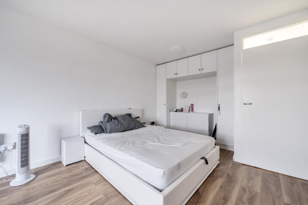 1 bed flat for sale in Aylesbury, Buckinghamshire HP21, £125,000