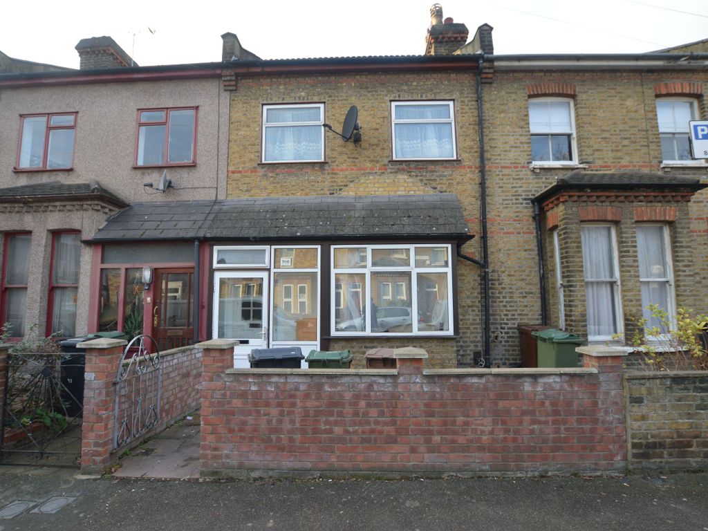 3 bed terraced house to rent in Edinburgh Road, London E17, £2,300 pcm