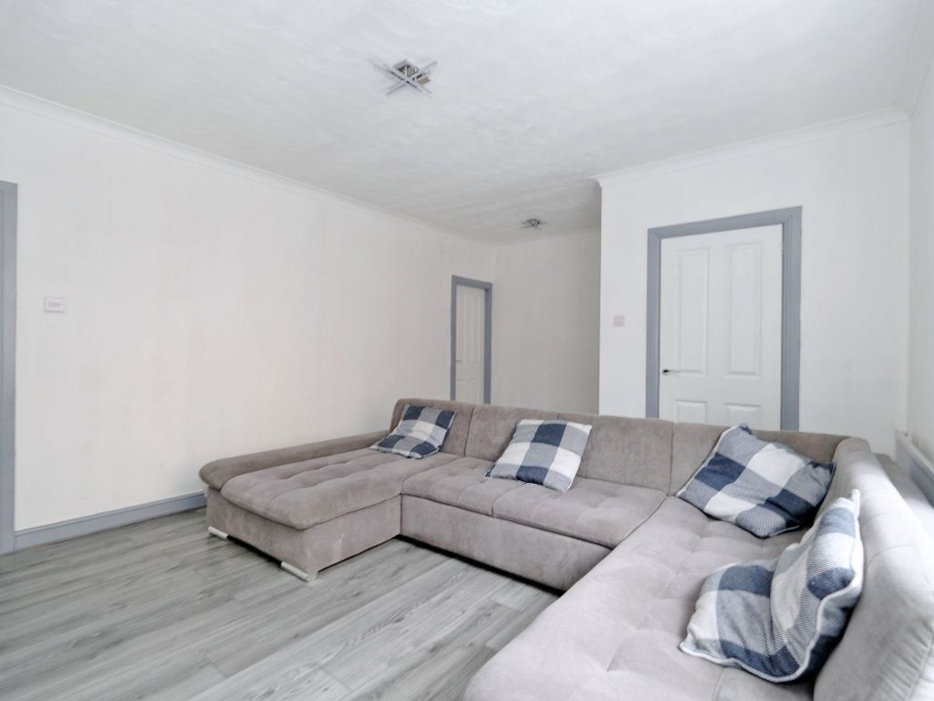 2 bed flat for sale in Rosebank Place, Aberdeen AB11, £102,000