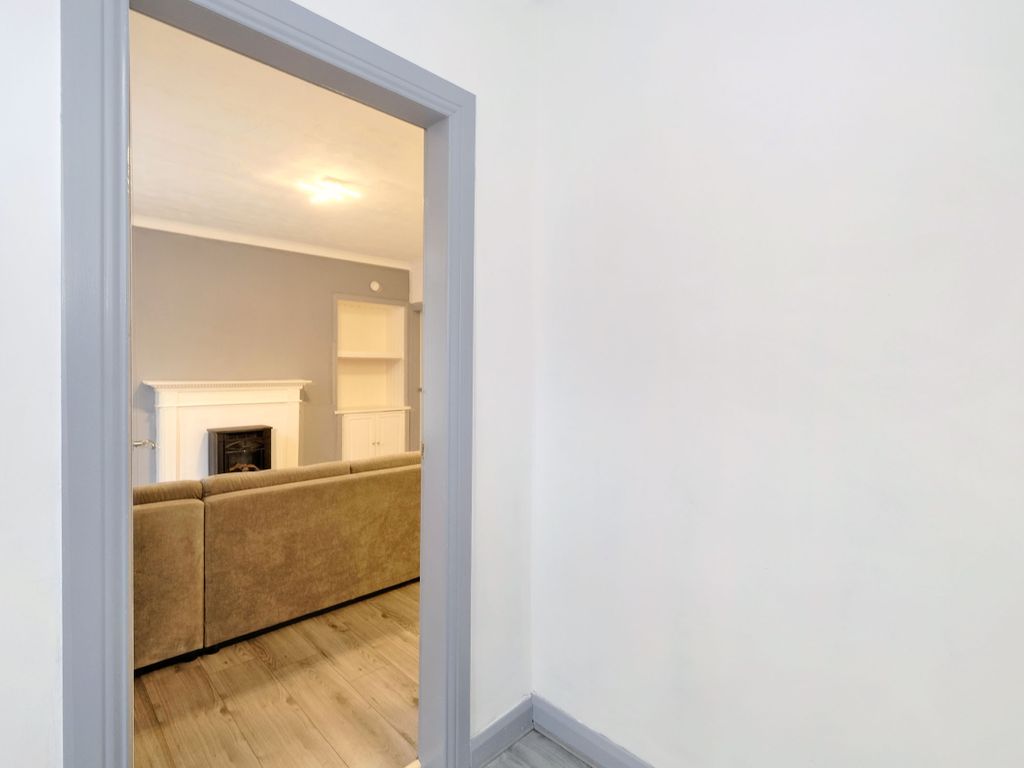 2 bed flat for sale in Rosebank Place, Aberdeen AB11, £102,000