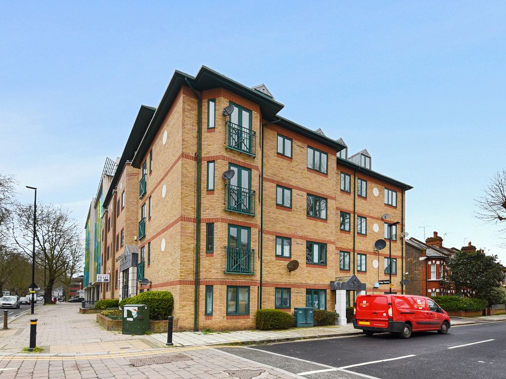 2 bed flat to rent in Silver Crescent, London W4, £1,898 pcm