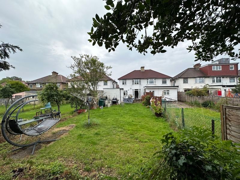 3 bed property for sale in Greenway Gardens, London NW9, £525,000