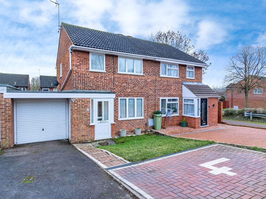 3 bed semi-detached house for sale in Bishopstone, Milton Keynes MK13, £335,000