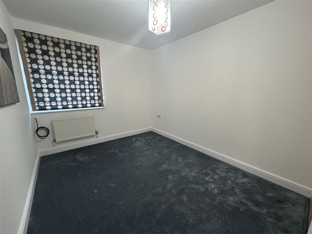 4 bed detached house to rent in Woodland Walk, Aldershot GU12, £2,250 pcm