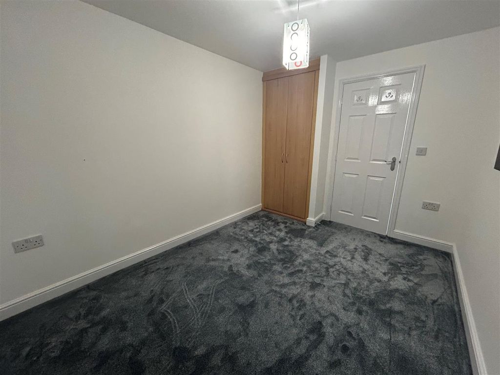 4 bed detached house to rent in Woodland Walk, Aldershot GU12, £2,250 pcm