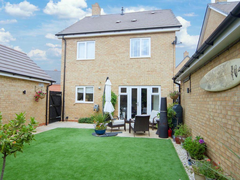 4 bed detached house for sale in Carter Meadow, Biggleswade SG18, £450,000