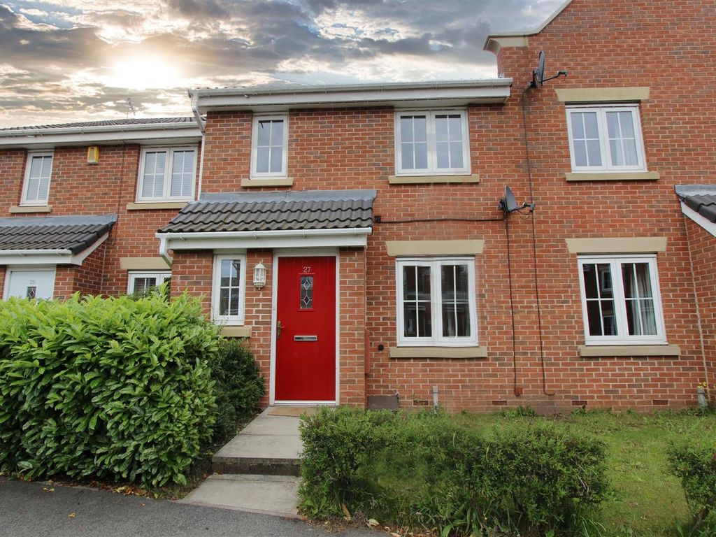 3 bed town house to rent in Archdale Close, Chesterfield, Derbyshire S40, £900 pcm