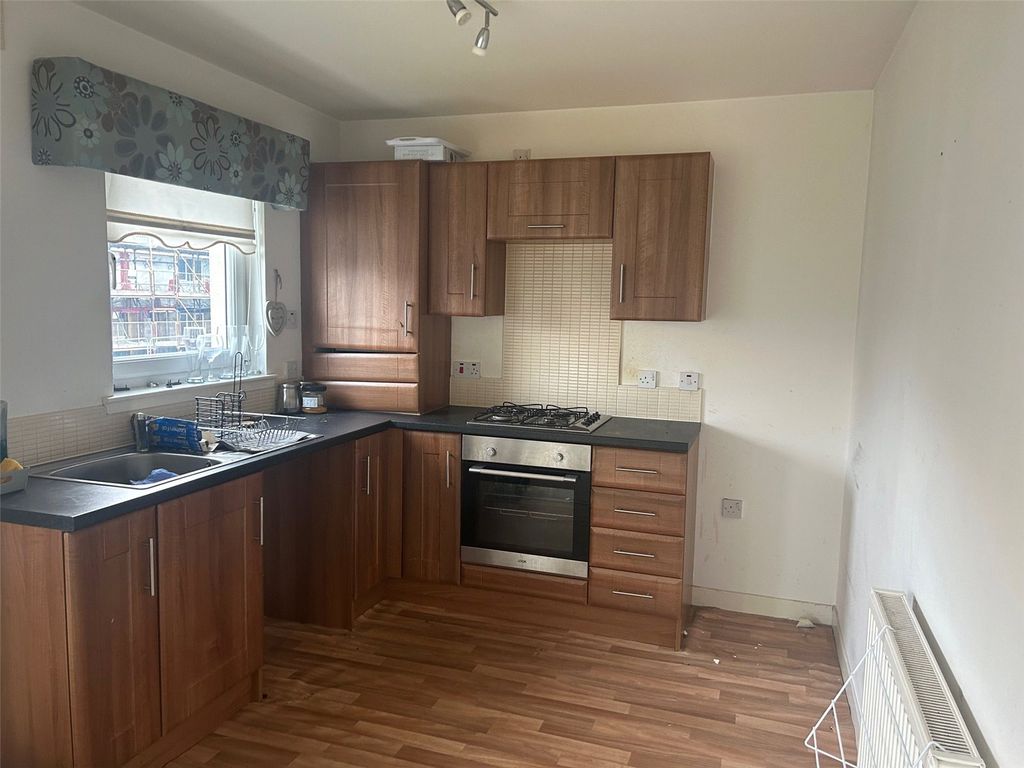 2 bed flat to rent in Wellington Street, Wishaw ML2, £650 pcm