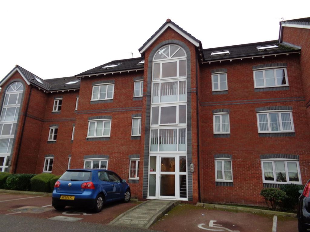 2 bed flat to rent in Delph Hollow Way, St. Helens WA9, £650 pcm