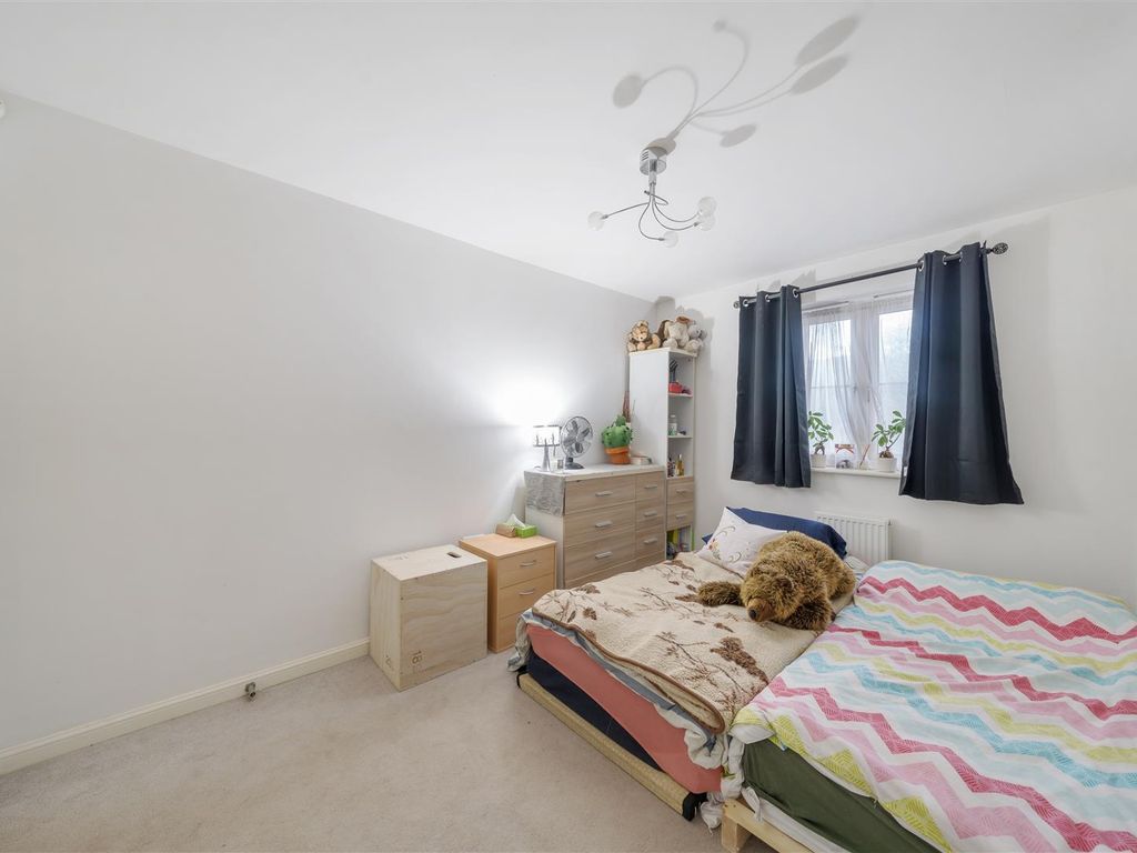 2 bed flat for sale in Morse Road, Norton Fitzwarren, Taunton TA2, £150,000