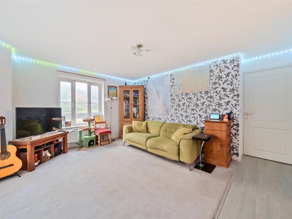 2 bed flat for sale in Morse Road, Norton Fitzwarren, Taunton TA2, £150,000