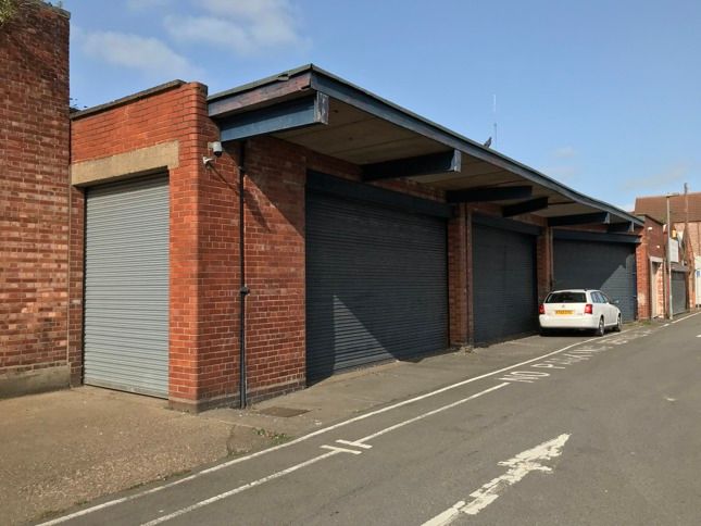 Industrial to let in North Street, Gainsborough, Lincolnshire DN21, £11,000 pa
