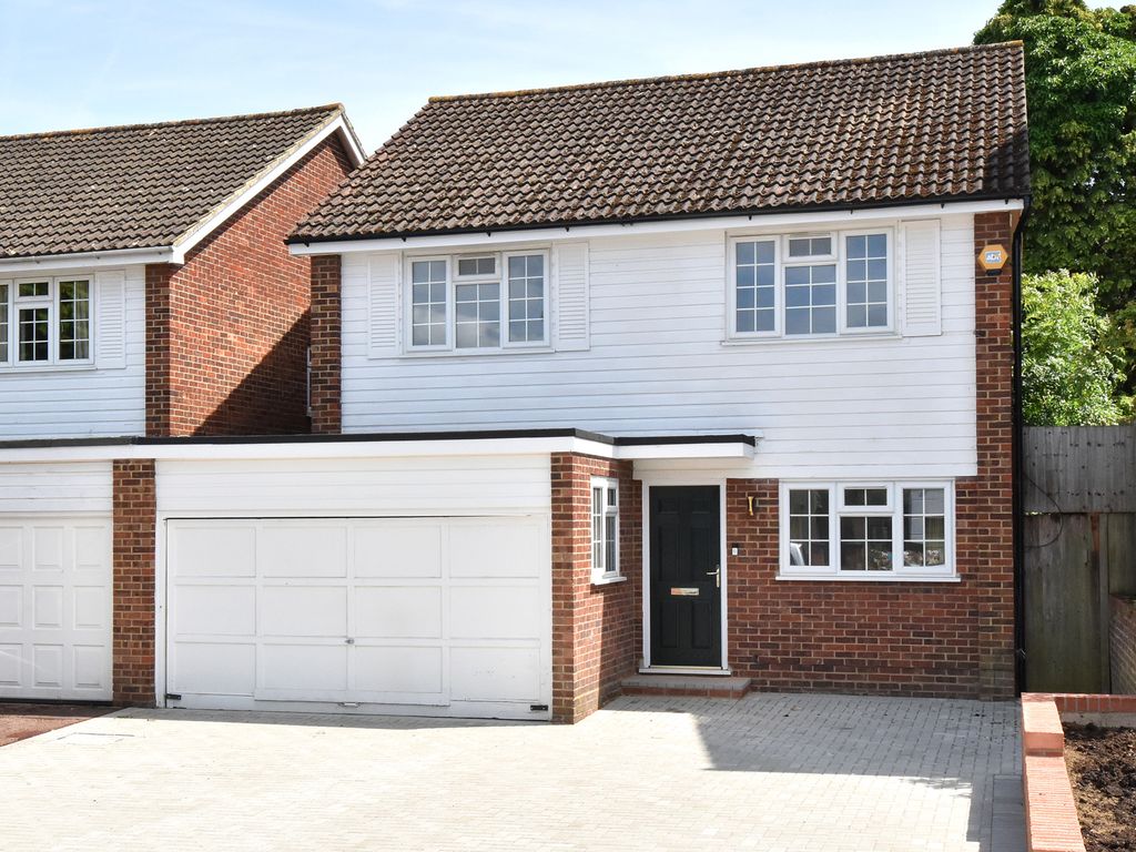 5 bed detached house to rent in Kings Avenue, Bromley, Kent BR1, £3,500 pcm