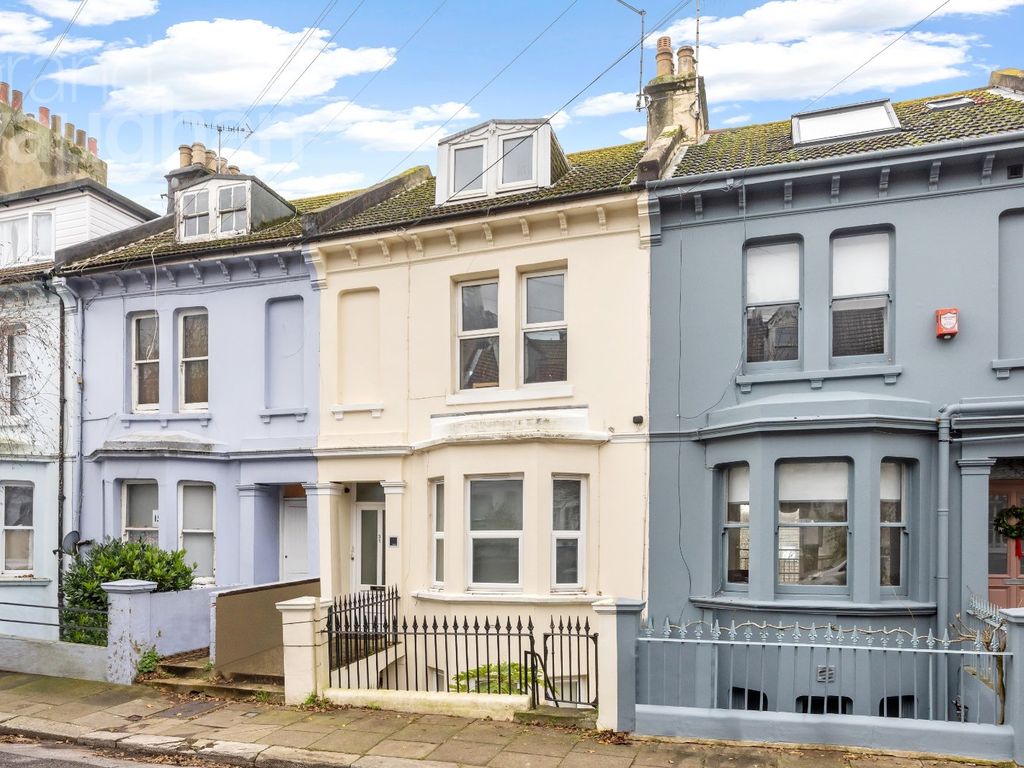 2 bed maisonette for sale in Warleigh Road, Brighton, East Sussex BN1, £300,000