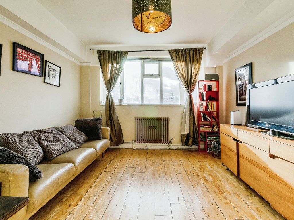2 bed flat for sale in Acre Lane, London SW2, £425,000