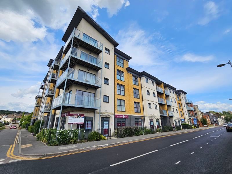 2 bed flat for sale in Station Road, Strood, Rochester ME2, £220,000