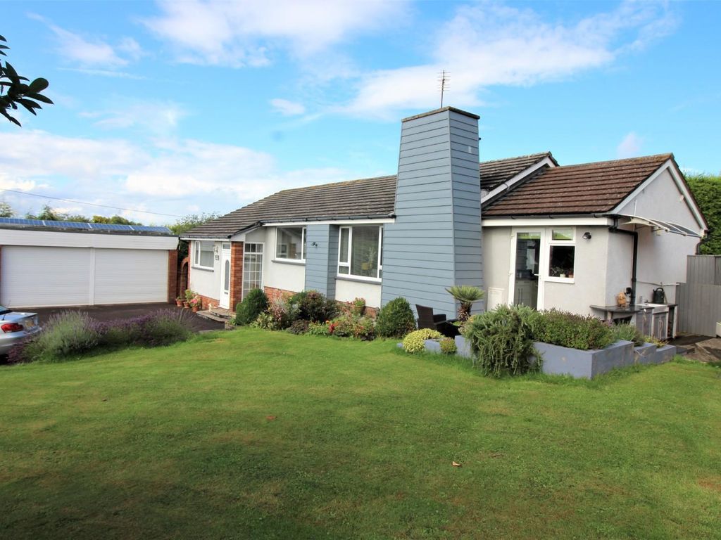 3 bed bungalow for sale in Church Road, Easter Compton, Bristol BS35, £695,000