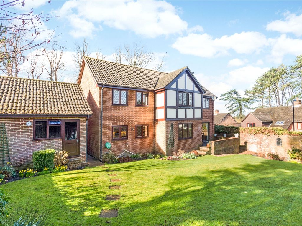 5 bed detached house for sale in Benthall Gardens, Kenley CR8, £925,000
