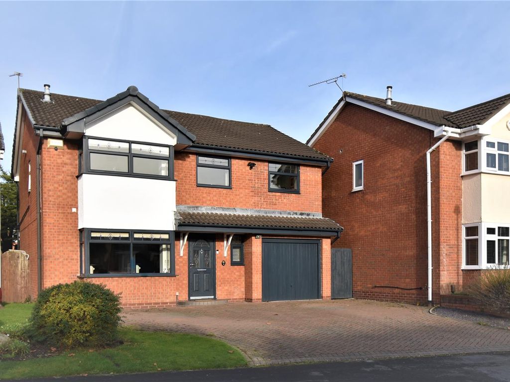 5 bed detached house for sale in Chalfont Drive, Astley, Manchester M29, £410,000