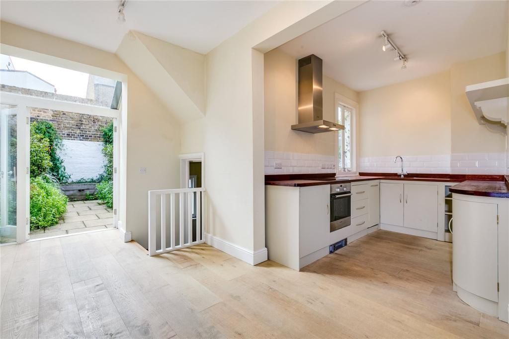 1 bed flat to rent in Haldane Road, Fulham SW6, £1,950 pcm