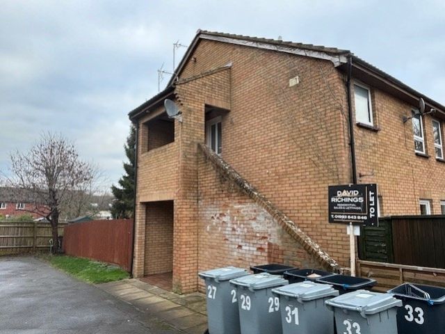 Studio to rent in Heather Close, Carterton, Oxfordshire OX18, £795 pcm