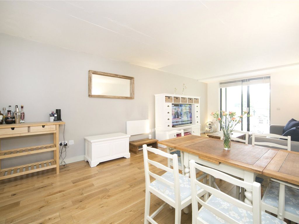 2 bed flat to rent in Copenhagen Street, Barnsbury, London N1, £2,817 pcm