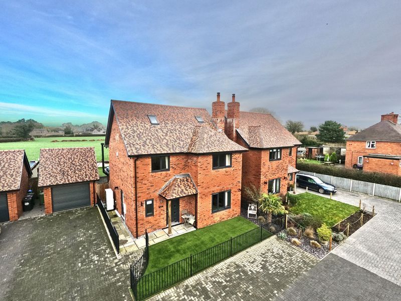 5 bed detached house for sale in Woodseaves, Market Drayton TF9, £400,000