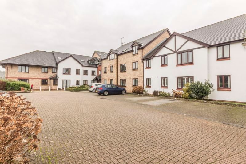 2 bed flat for sale in The Hawthorns, Caerleon, Newport NP18, £140,000