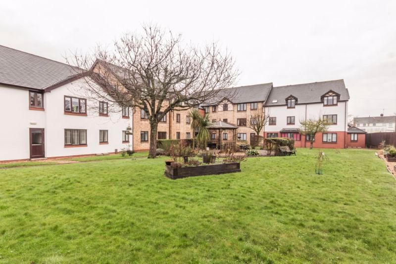 2 bed flat for sale in The Hawthorns, Caerleon, Newport NP18, £140,000