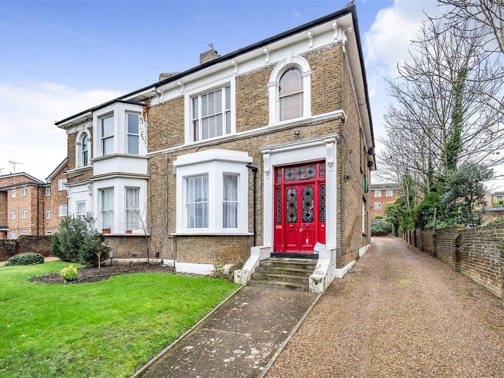 1 bed flat for sale in Adelaide Road, Surbiton KT6, £290,000