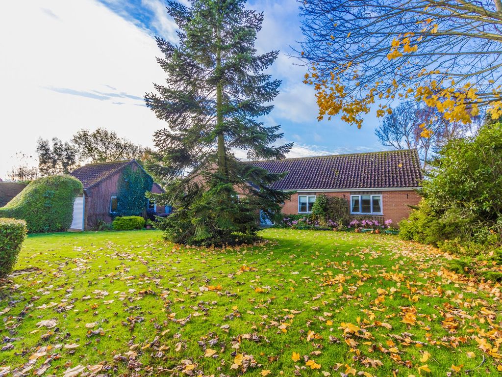 3 bed detached bungalow for sale in St. Marks Close, Repps With Bastwick NR29, £485,000