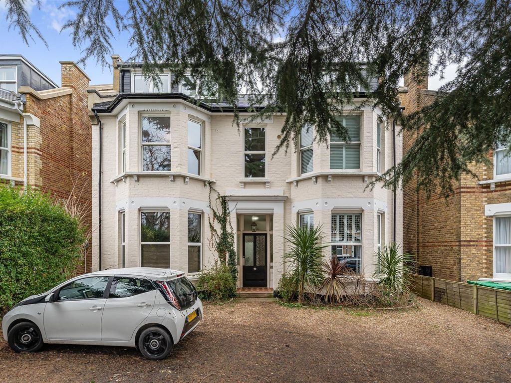 1 bed flat for sale in The Avenue, Berrylands, Surbiton KT5, £369,950