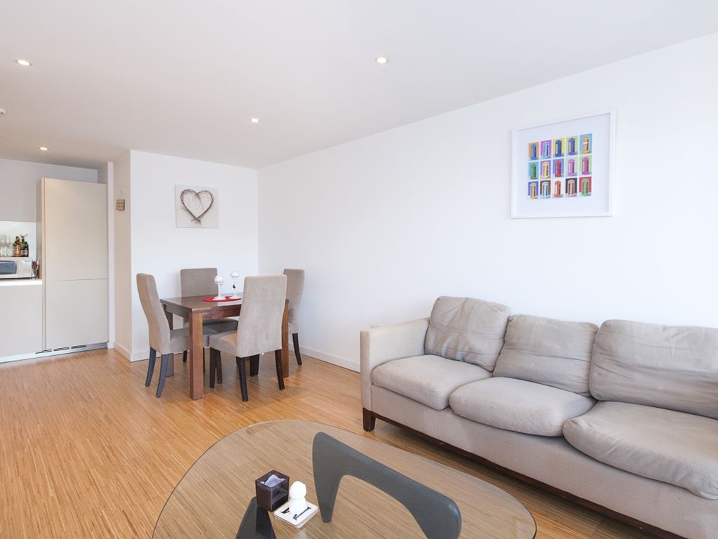 2 bed flat to rent in Wingate Square, London SW4, £2,800 pcm