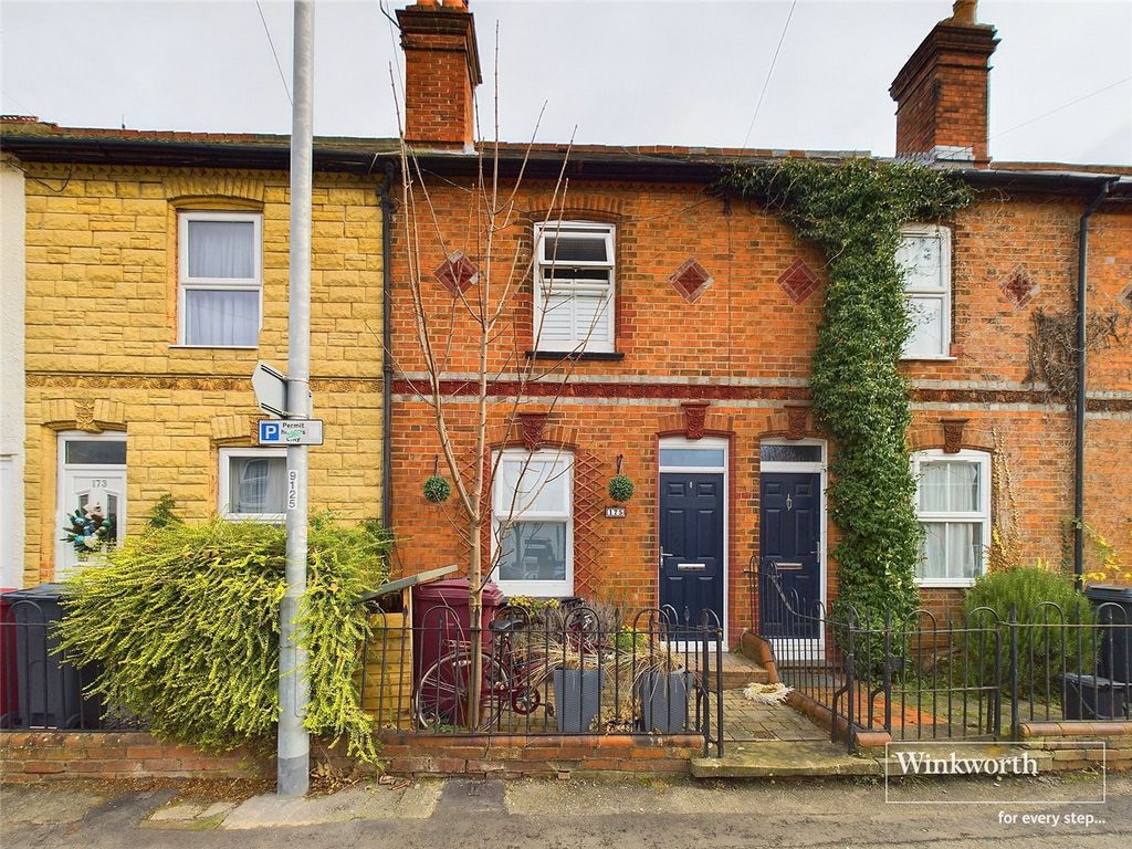 2 bed terraced house to rent in Elgar Road, Reading, Berkshire RG2, £1,500 pcm