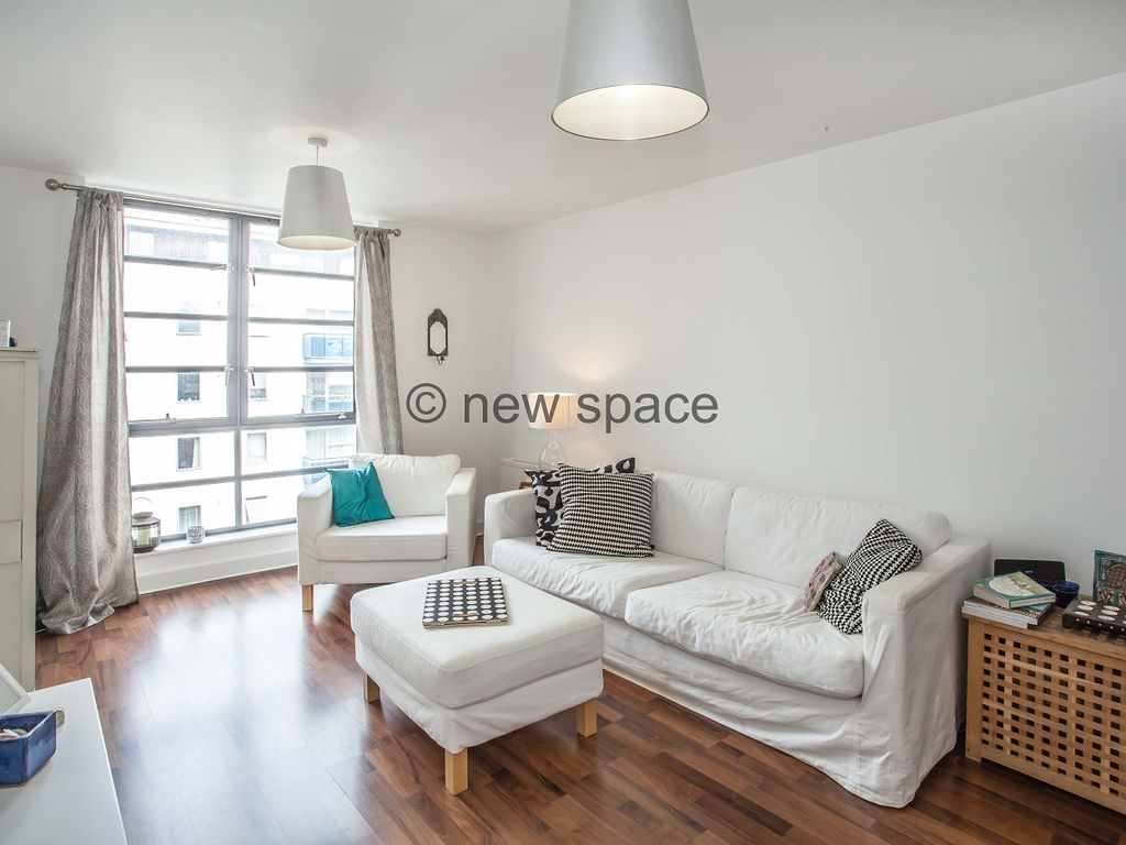 1 bed flat to rent in Mandarin Wharf, De Beauvoir Crescent, Haggerston N1, £2,100 pcm