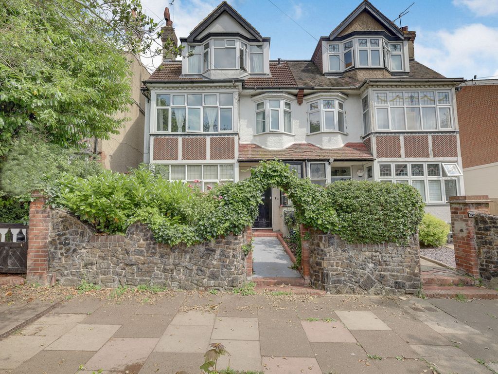 4 bed maisonette for sale in Ditton Court Road, Westcliff-On-Sea SS0, £375,000