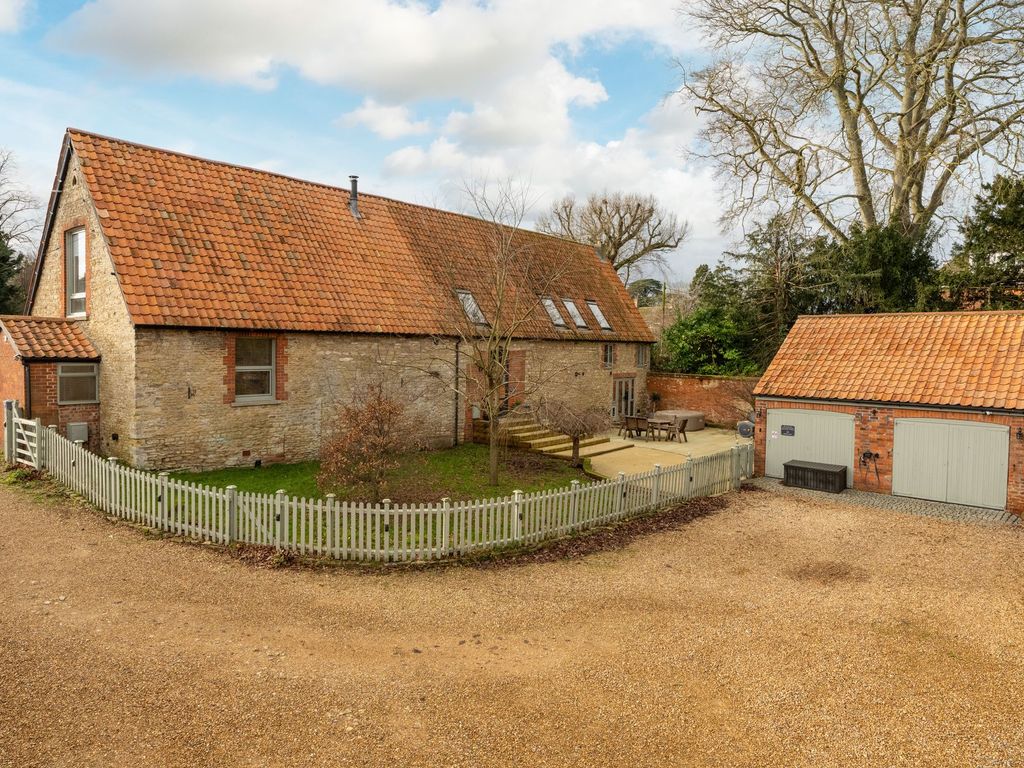 5 bed barn conversion for sale in High Street, Sharnbrook MK44, £825,000