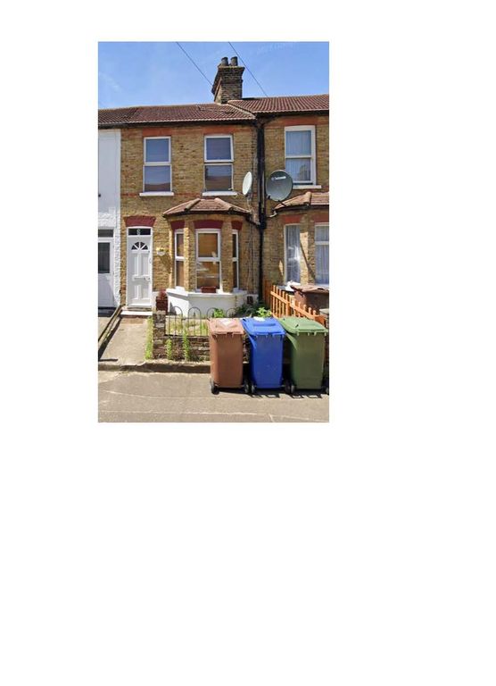 2 bed flat to rent in Foxton Road, Grays RM17, £1,500 pcm